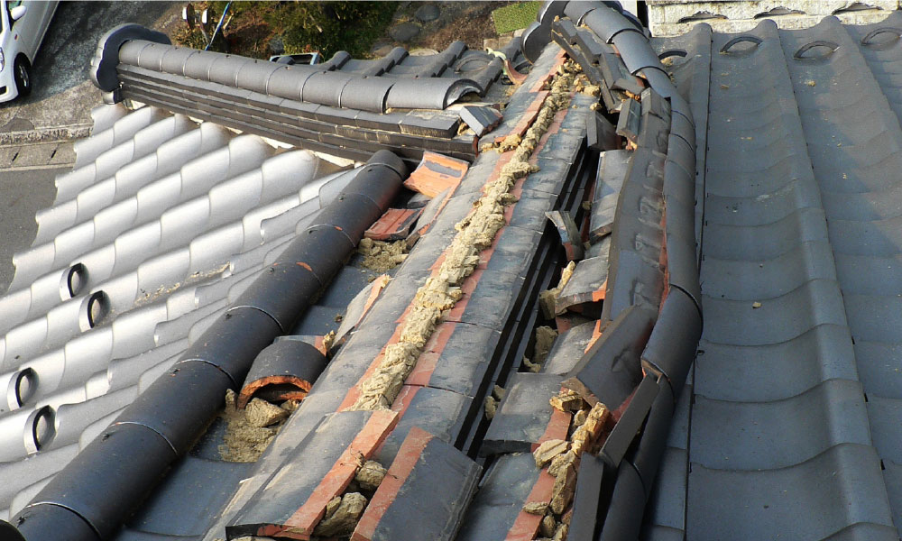 瓦屋根の雨漏り修理の費用相場と失敗しない４つの修理方法を徹底解説 雨漏り修理プラス